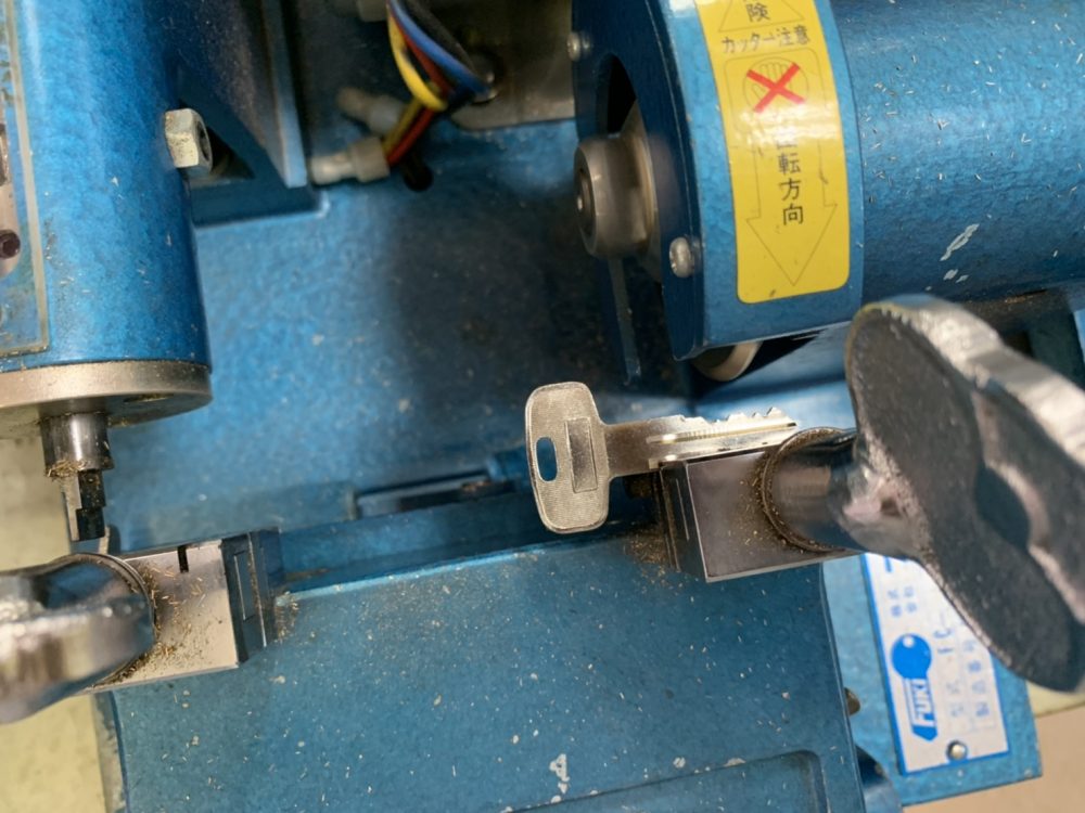 スーリー(THULE) カーキャリア ルーフキャリア 鍵紛失 鍵作成 工事事例｜大阪府堺市で鍵･防犯のことなら カギの救急車 鳳店